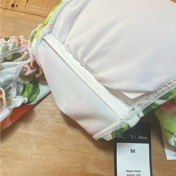 BCBG PARIS Medium Peach Poof Sleeve
Bikini Top NWT - Picture 10 of 10